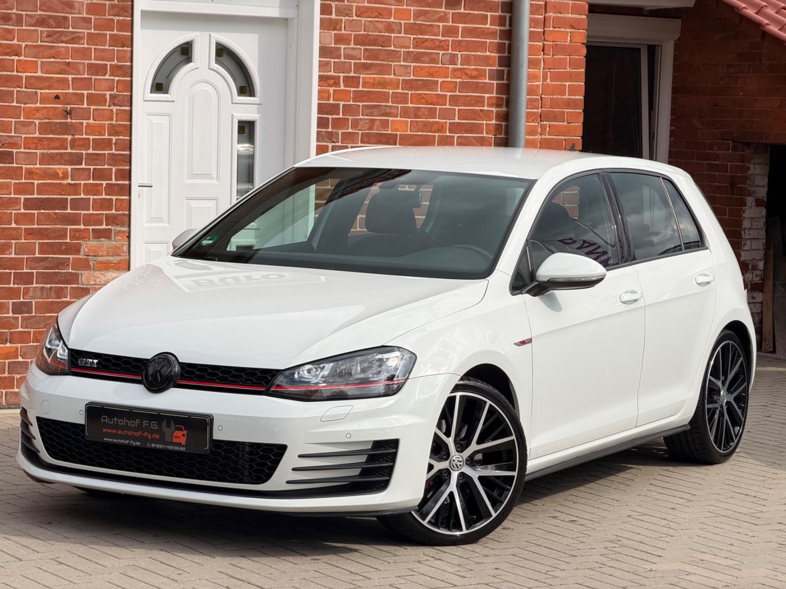 Volkswagen Golf VII Lim. GTI BMT*NAVI/SHZ/PDC/TEMPOMAT/VOLL