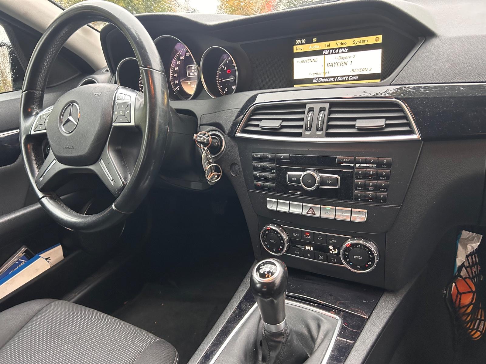 Mercedes-Benz C200 2011 — photo 7