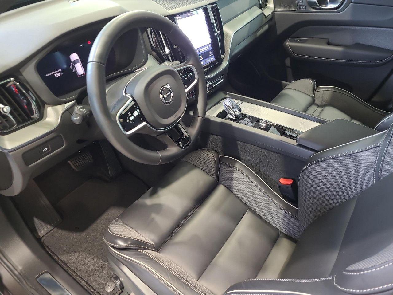 Volvo XC60 B5 (Benzin) Plus Dark AWD Automatik Navi, миниатюра 8