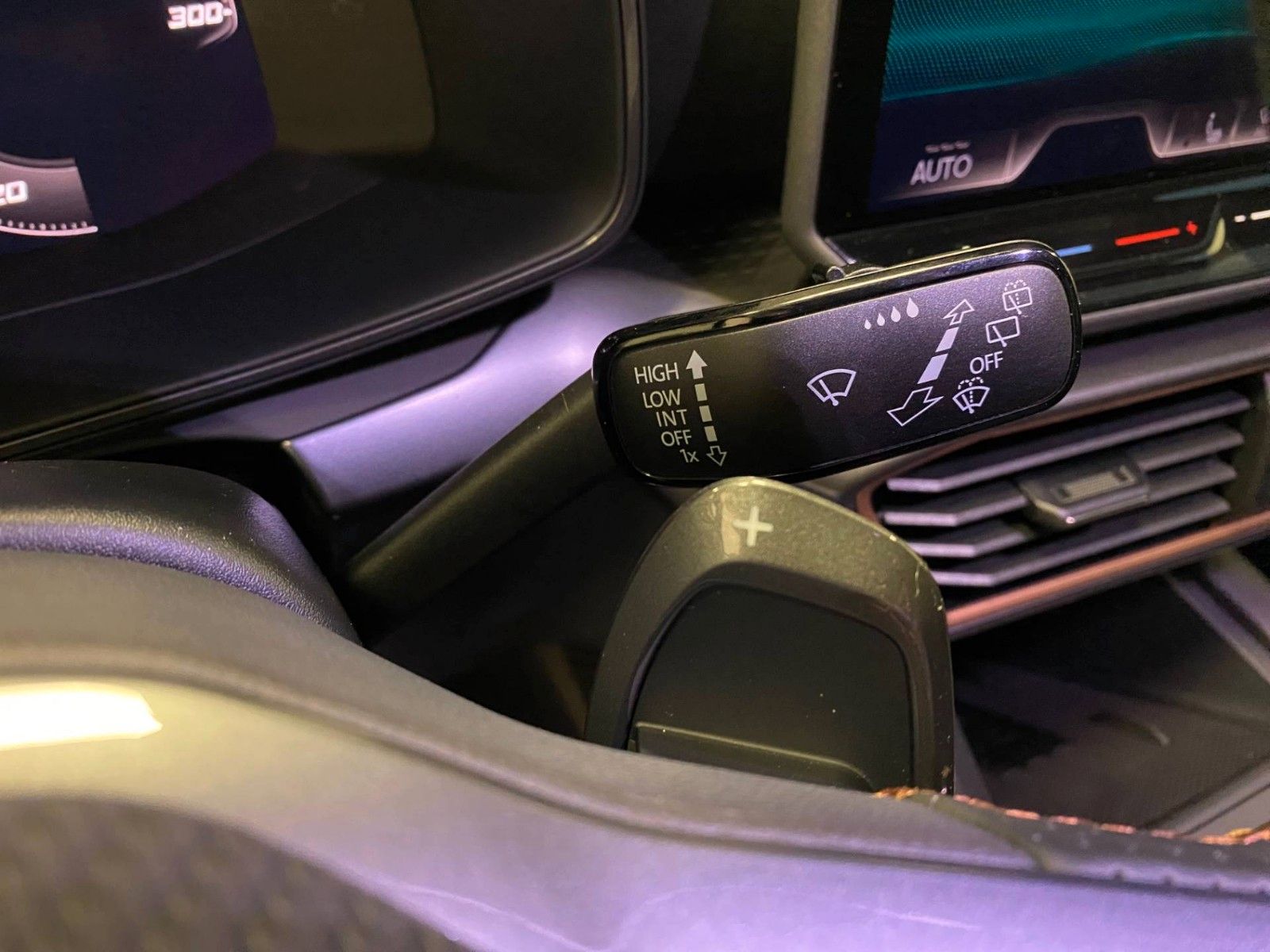 Fahrzeugabbildung CUPRA Leon ST 1.5 eTSI DSG FACELIFT MHEV+5 J. GARANTIE