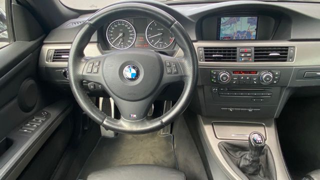 Fahrzeugabbildung BMW 320i Edition M SPORT , Hardtop , NAVI , PDC