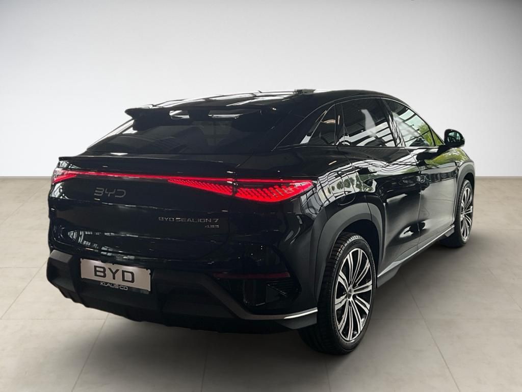 BYD SEALION 7