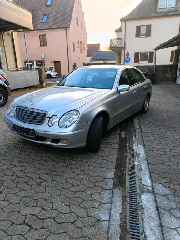 Mercedes-Benz E 240