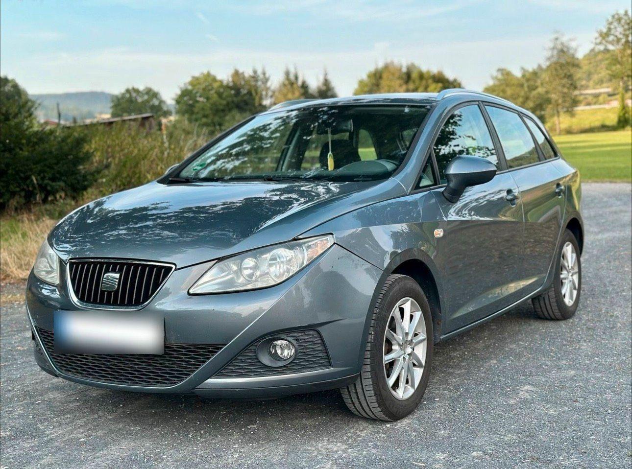 Seat Ibiza 2012 — rear view