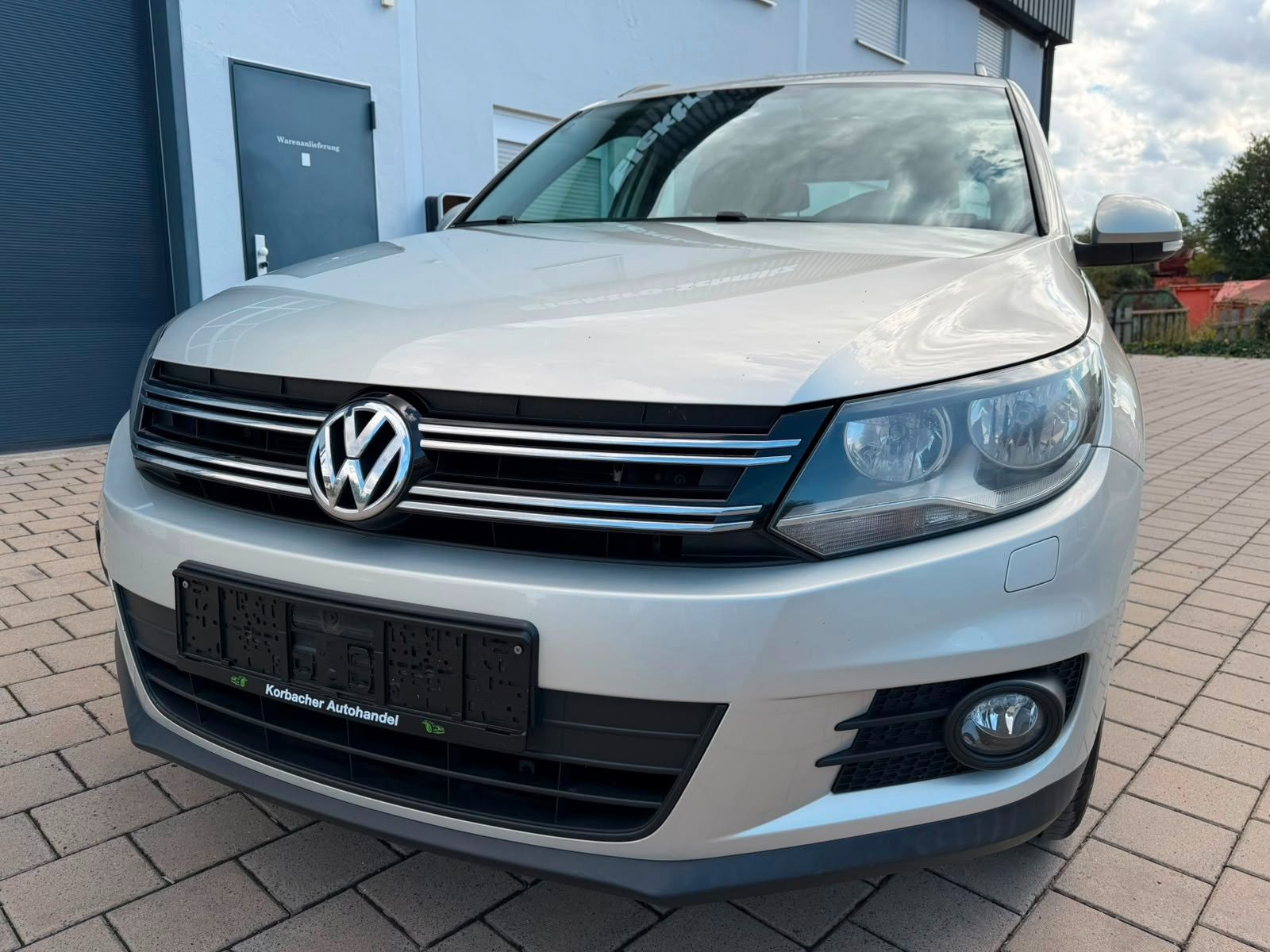 Volkswagen Tiguan - 1
