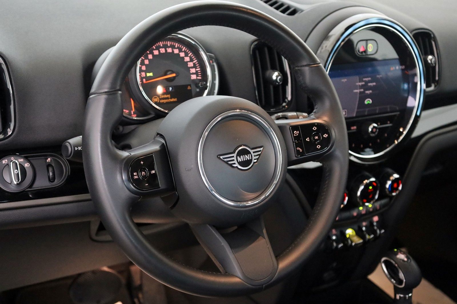 Fahrzeugabbildung MINI Cooper SE Countryman All4 Hybrid Trim ,Navi,LED
