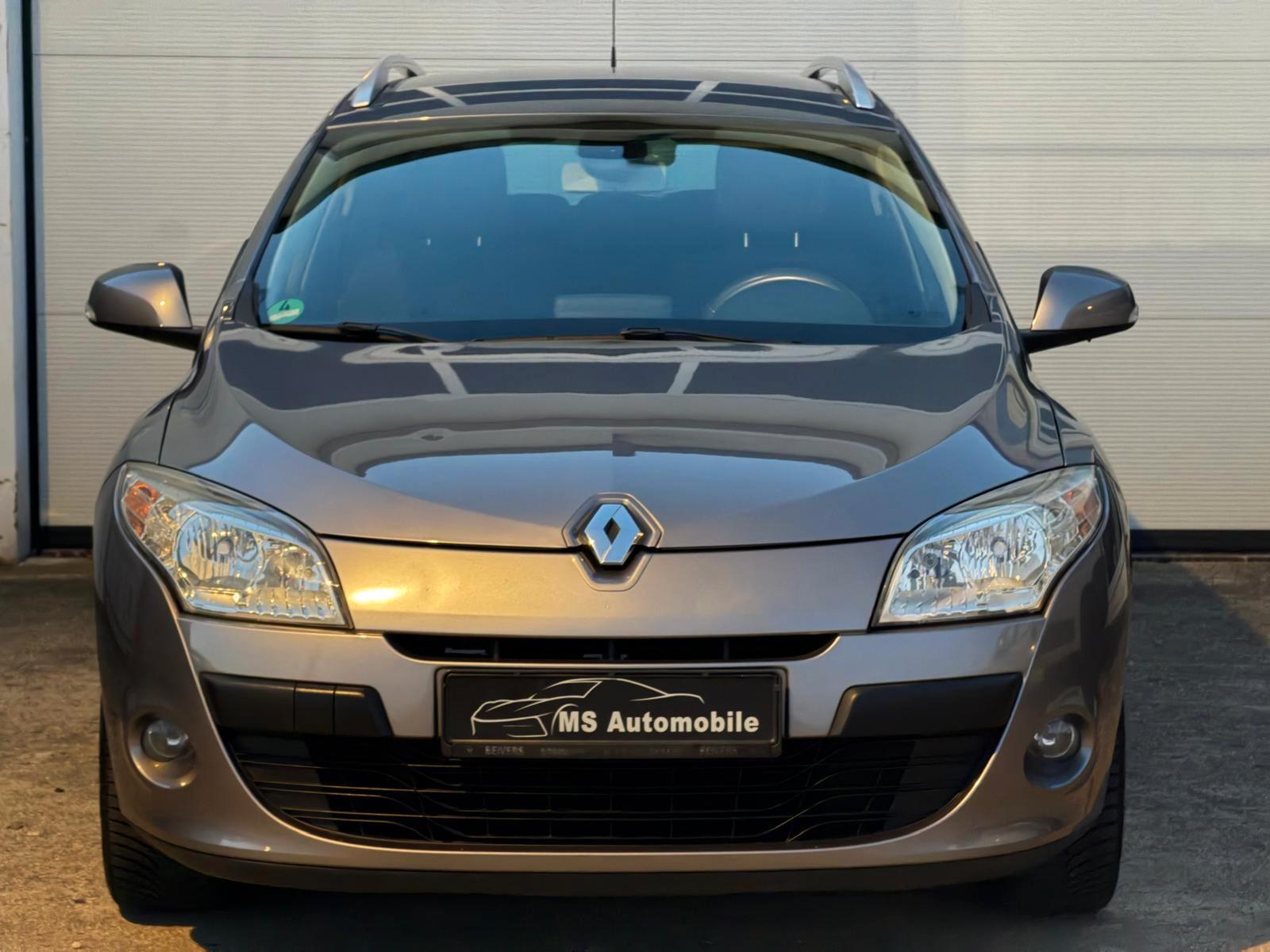 Renault Megane 2011 — rear view