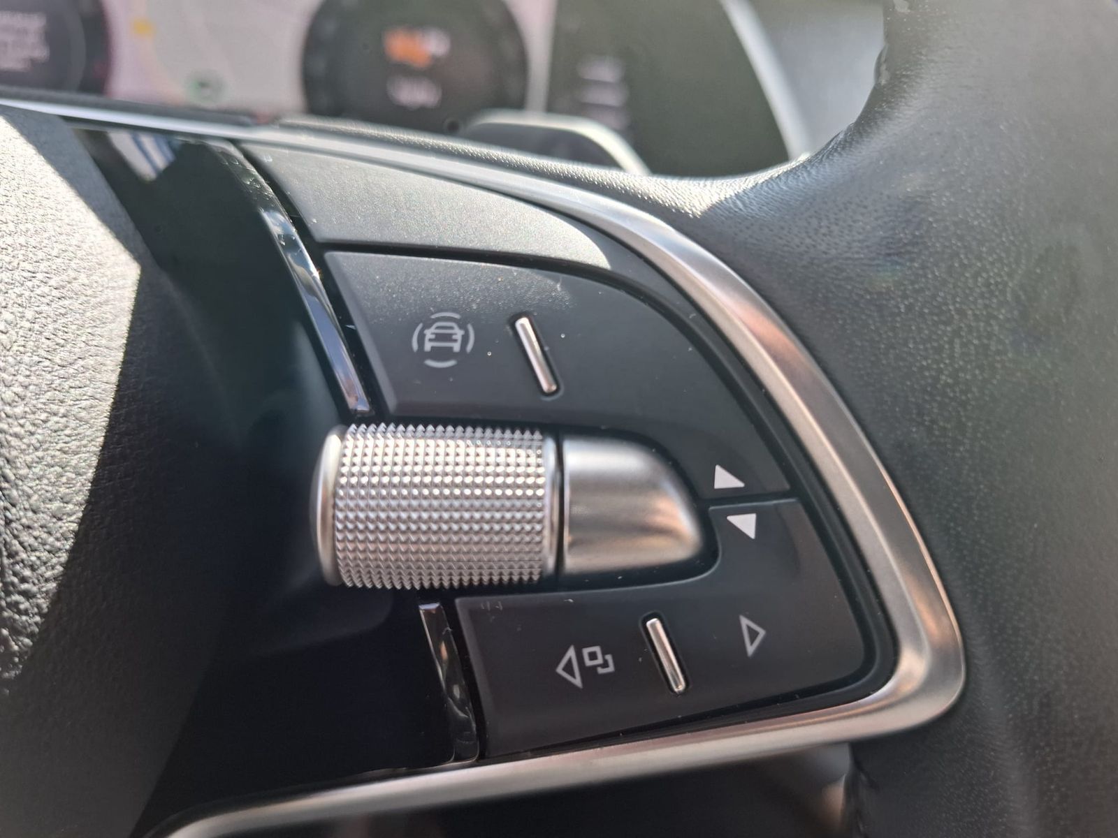 Fahrzeugabbildung SKODA Octavia 1.5 eTSI DSG Selection LED*AHK*5J-Gar.