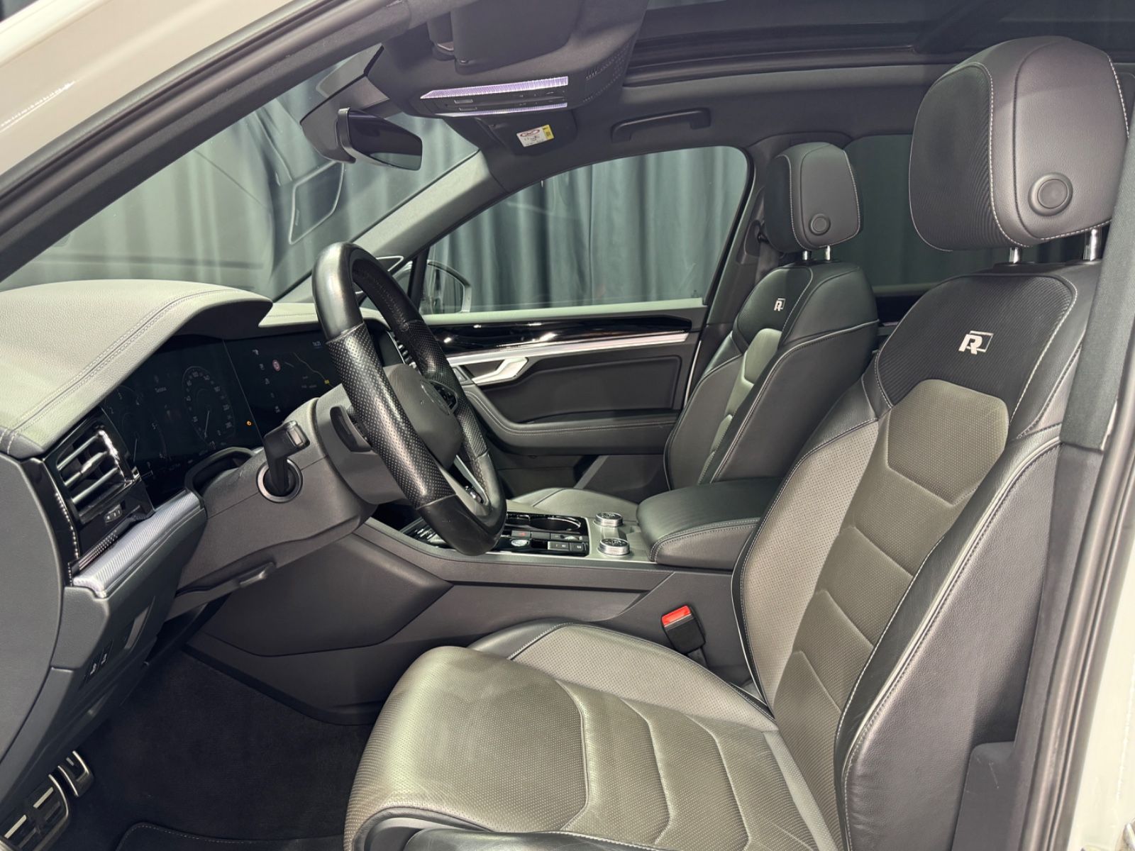 Fahrzeugabbildung Volkswagen Touareg 4.0 V8 TDI RLine|4Motion|MASSAGE|AHK|DYN