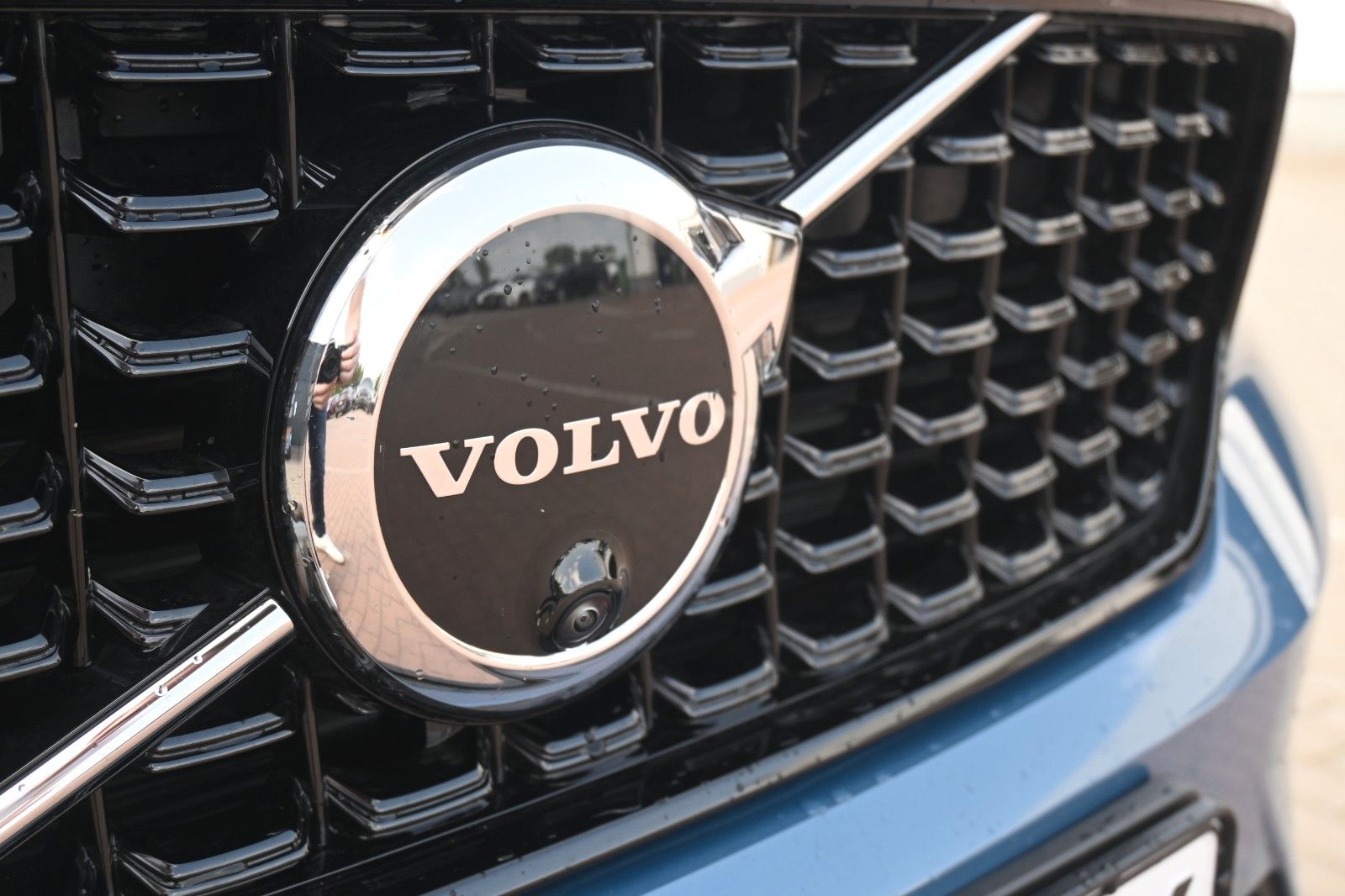Fahrzeugabbildung Volvo XC40 B4 Black Ultra Dark*FSHZG*PANO*360°*ACC
