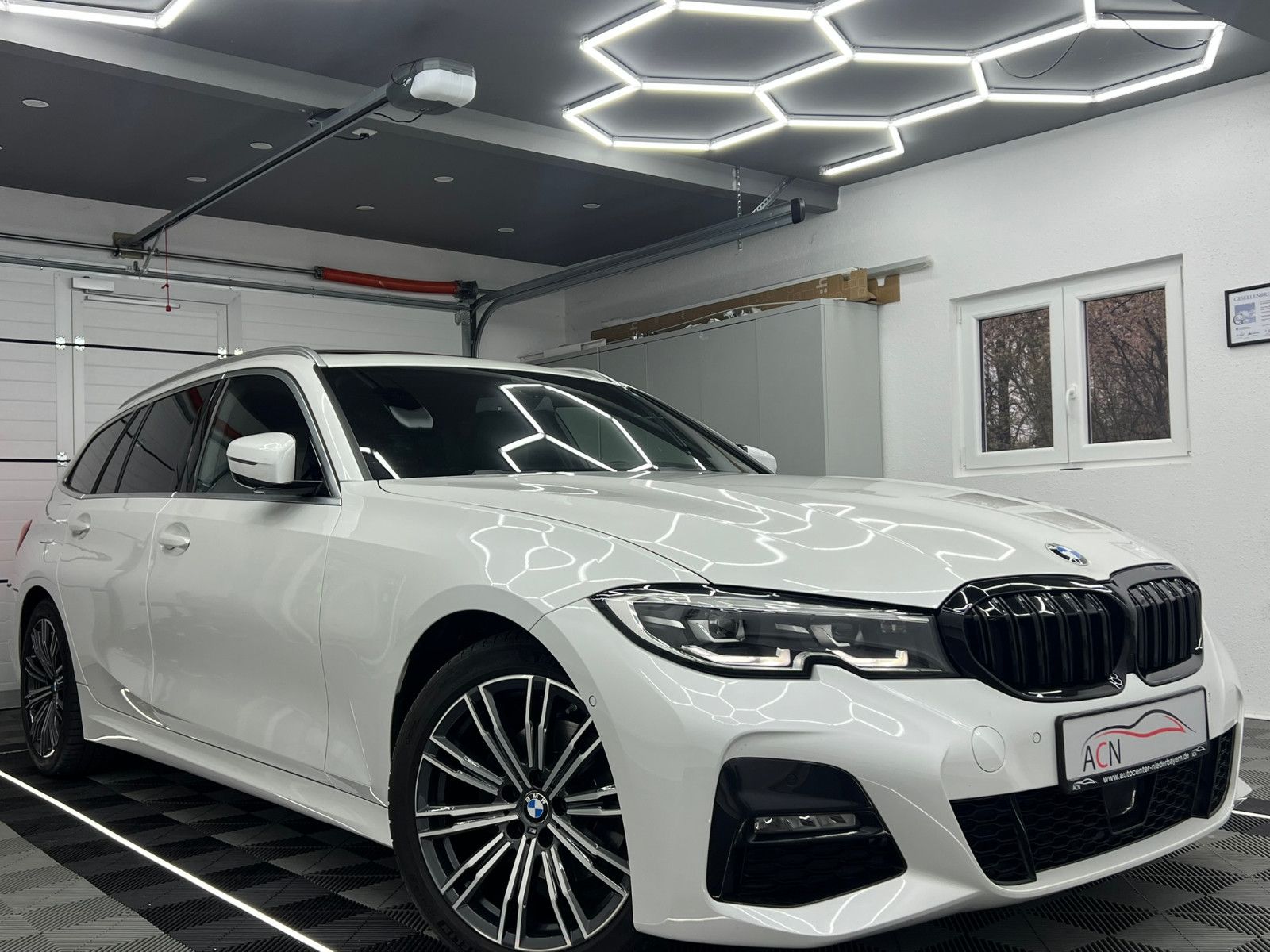 Fahrzeugabbildung BMW 320 d xDrive M SPORT/PANO/HuD/H&K/VRTL COCKPIT