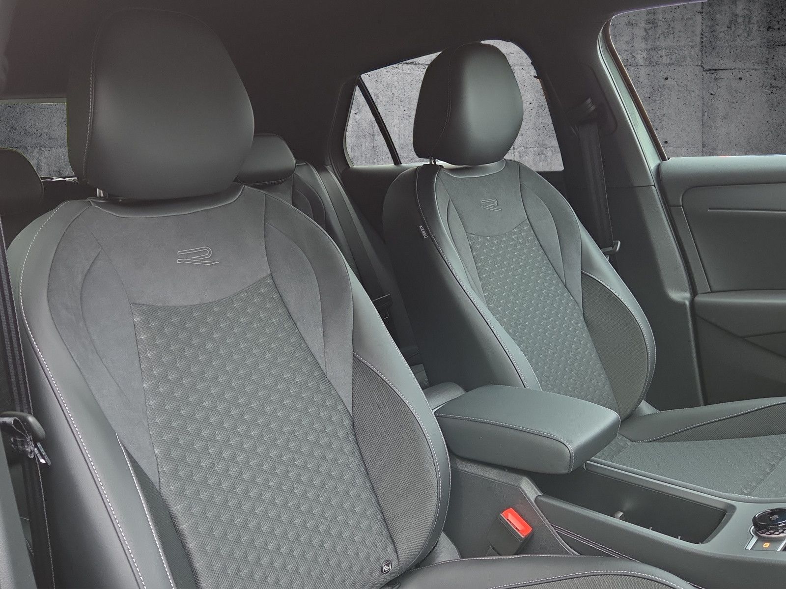 T-Roc neu R-Line 1.5 eTSI OPF DSG