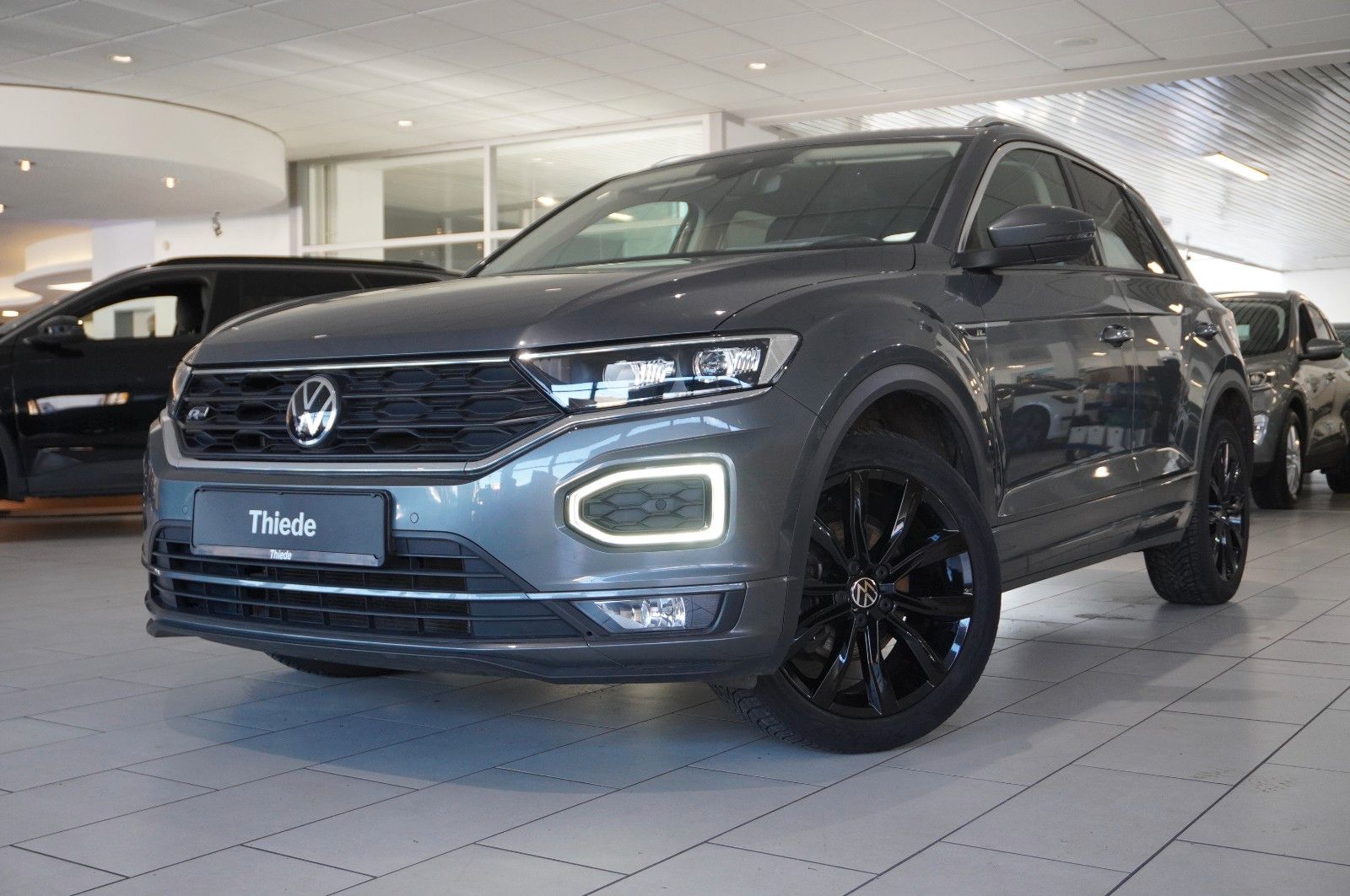 Fahrzeugabbildung Volkswagen T-Roc 1.5 TSI R-LINE SPORT NAVI/LED/KAMERA/VIRT.