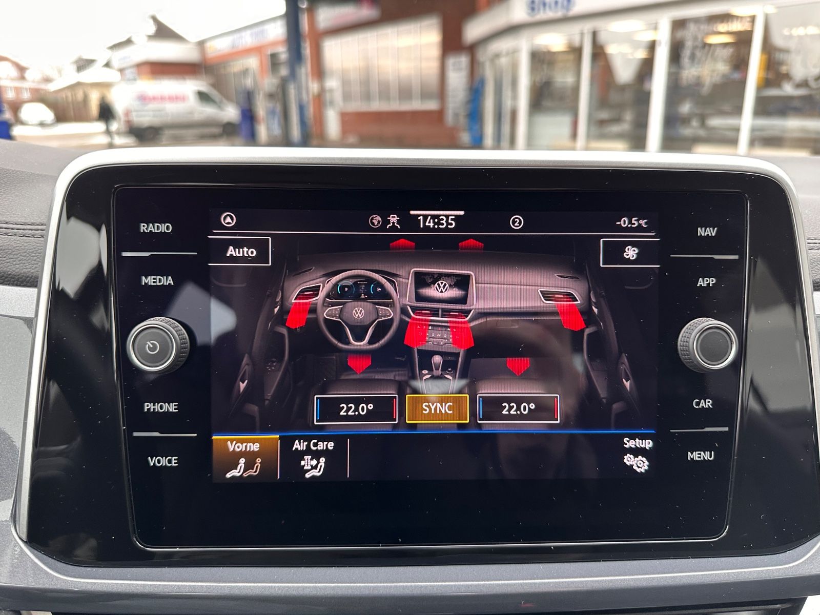 Fahrzeugabbildung Volkswagen T-Roc 1.5 TSI Style DSG AHK/ACC/LED/APP/SHZG/GJR