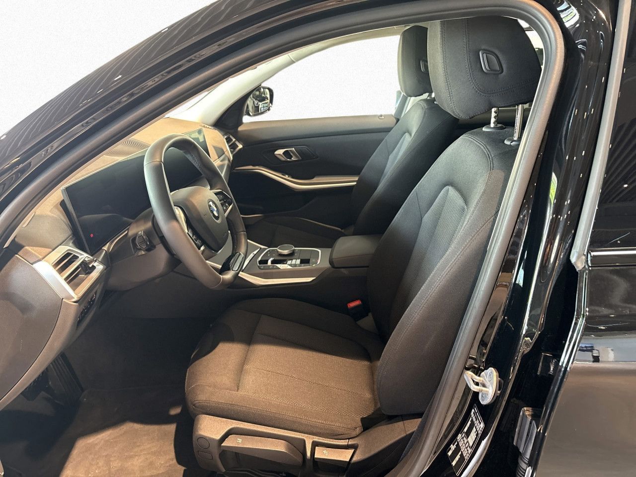 BMW 318i Touring LivePlus,ParkAss,HiFi,LED,CarPlay. foto 10