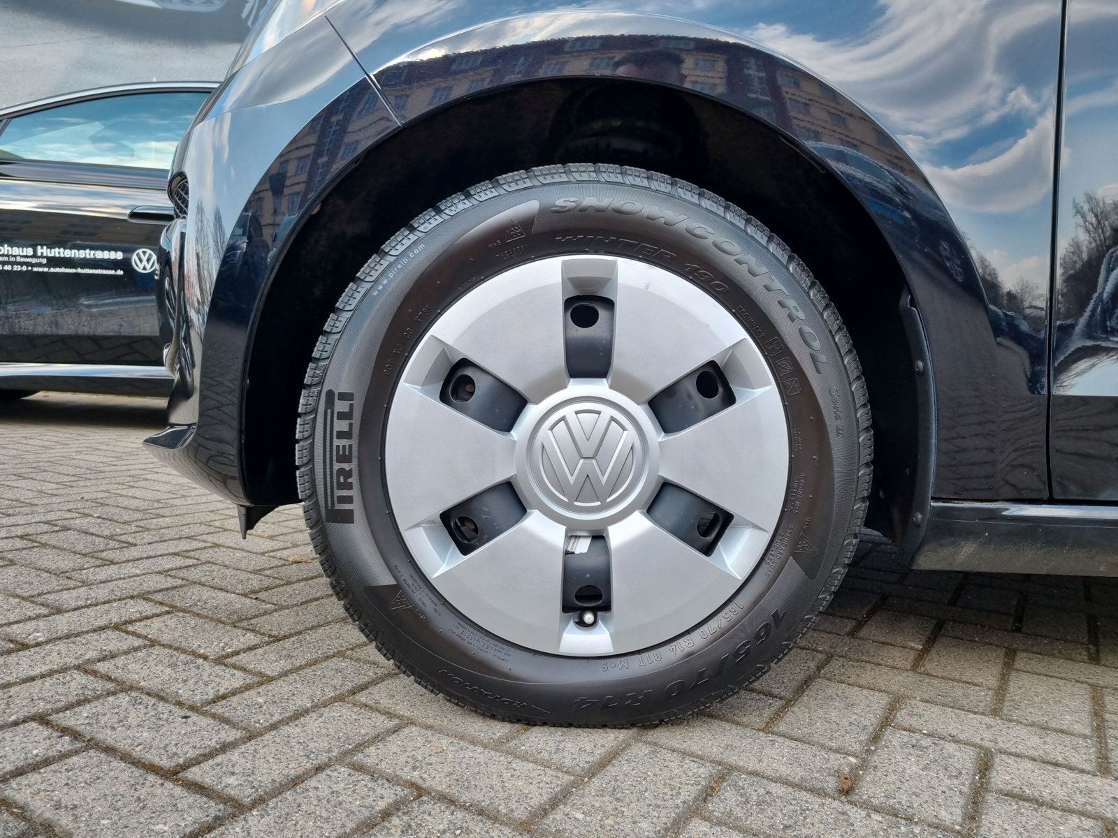 Fahrzeugabbildung Volkswagen up! 1.0 move up! 5-TÜREN KLIMA PDC