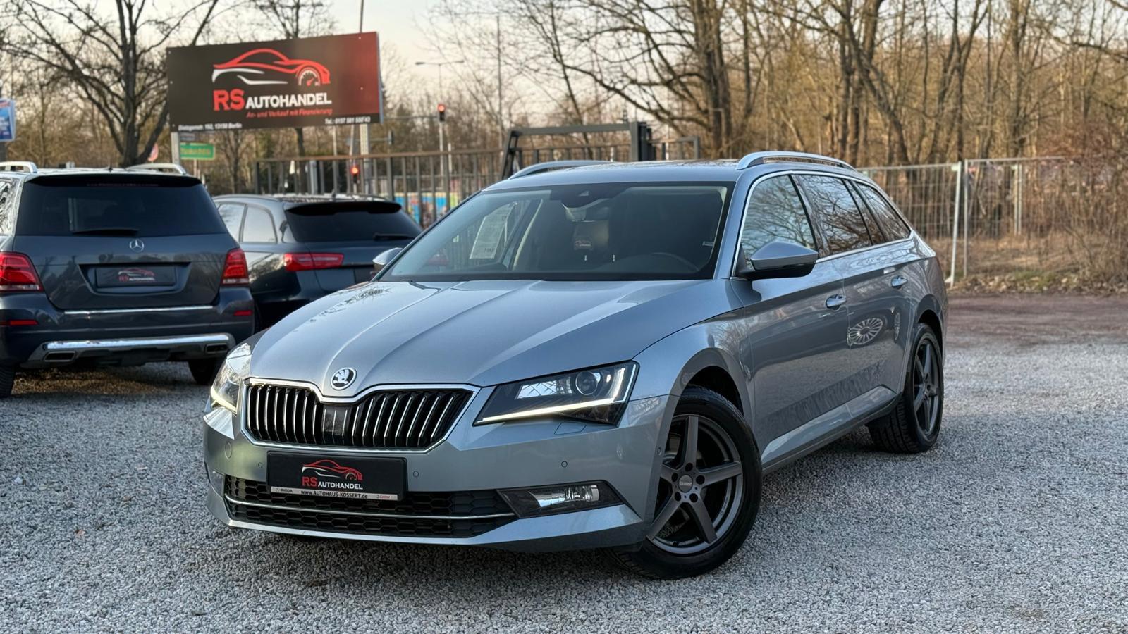 Skoda Superb Combi*Digital Tacho*KeylessGo*Ambientebel