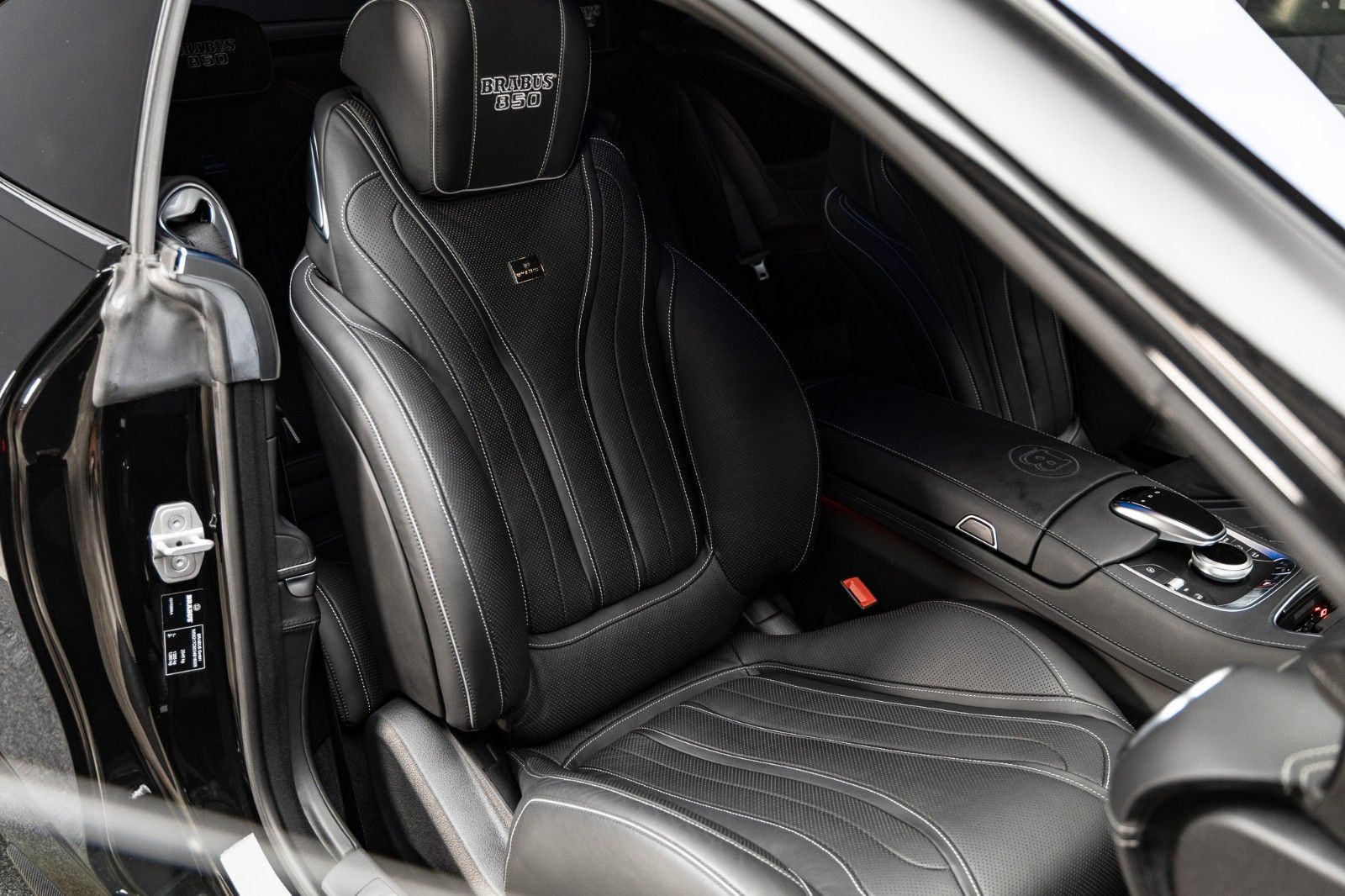 Fahrzeugabbildung Mercedes-Benz BRABUS 850 Coupé C217 + 850 PS + 15.255 km