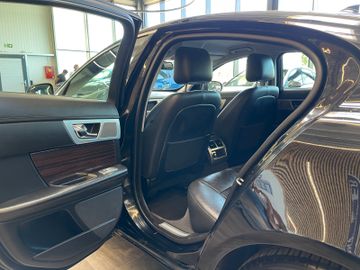 Jaguar XF 2.2 Diesel *LEDER*KAM*NAVI*PDC*SZHZ*XENON*