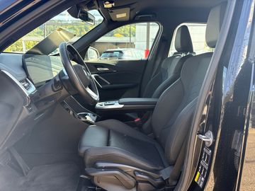 BMW iX1 xDrive30 xLine DAB Parkassistent Shz