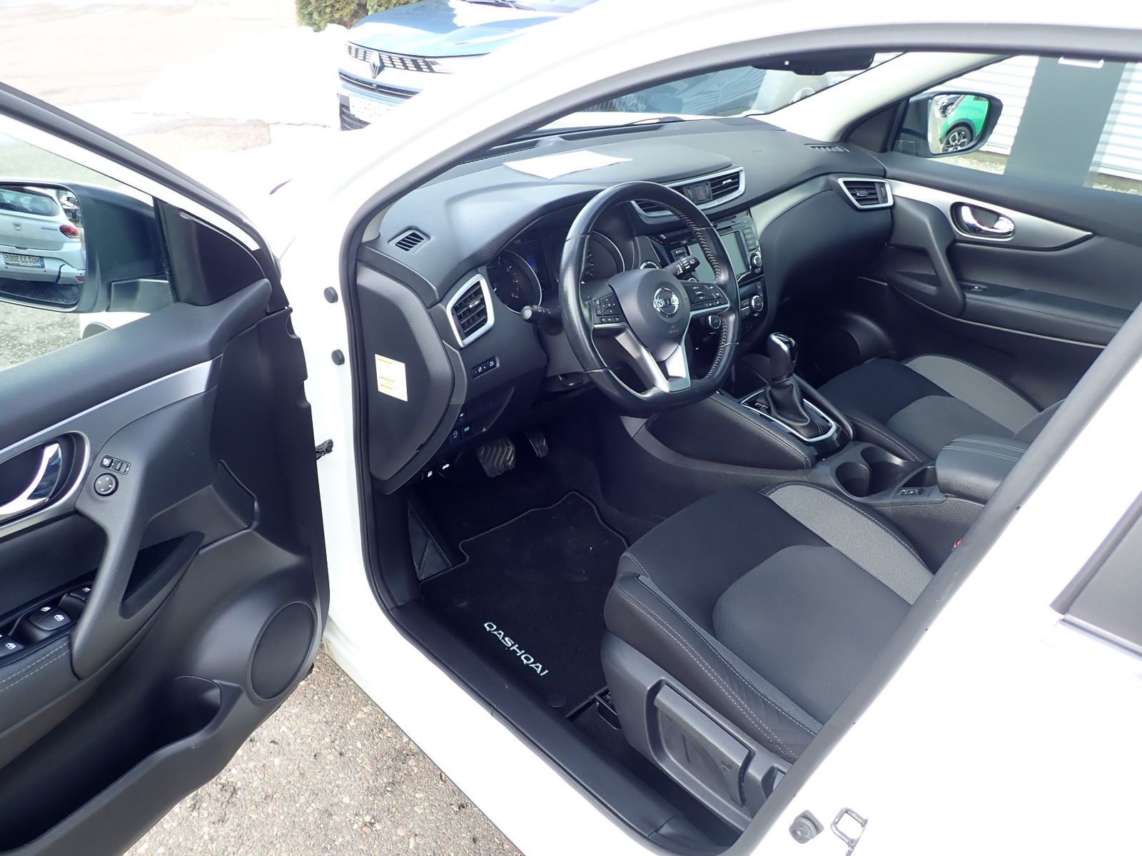 Fahrzeugabbildung Nissan Qashqai N-Connecta 1.3 DIG-T 160PS DCT