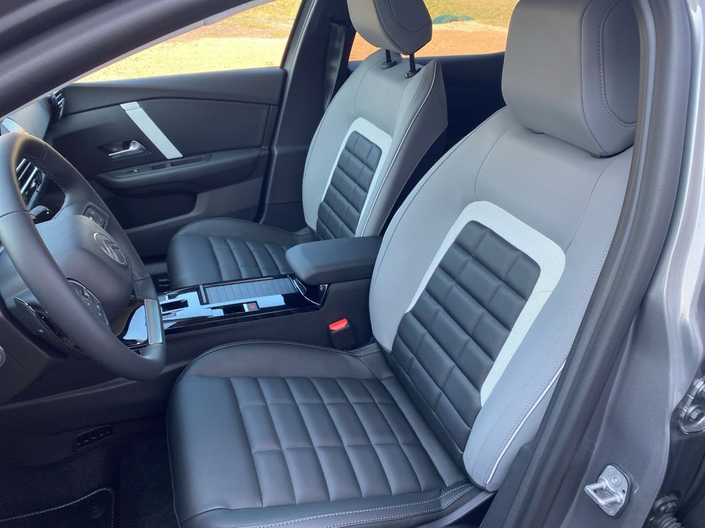 Fahrzeugabbildung Citroën C4 Hybrid 145 Automatik MAX *Winter- u. Techno-P