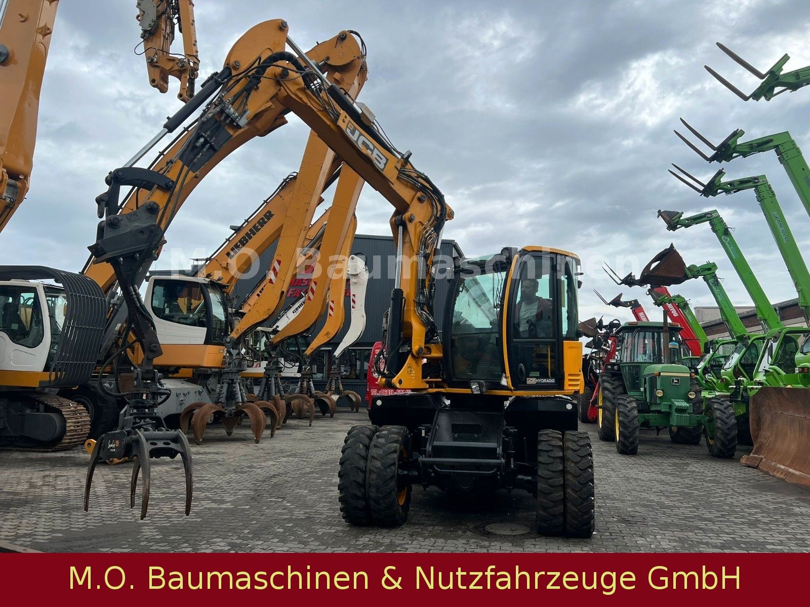 Fahrzeugabbildung JCB 110 W Hydradig / Holzgreifer / 2x Tieflöffel