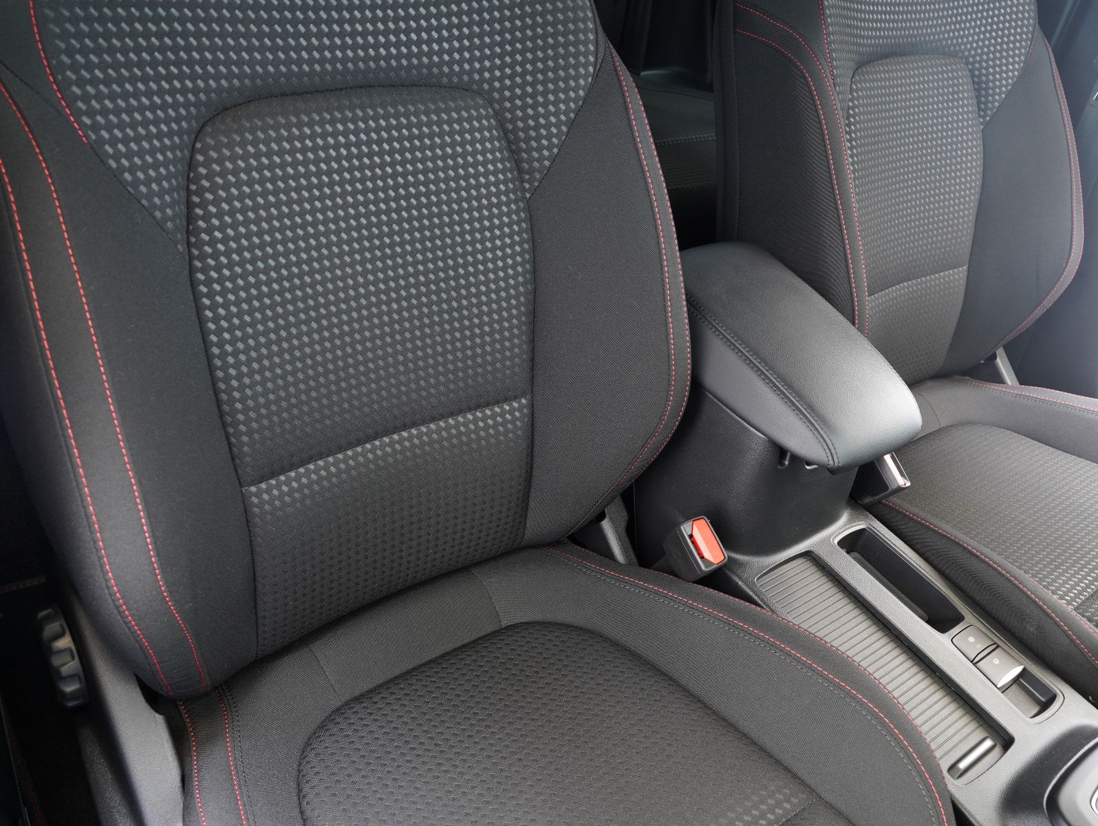 Fahrzeugabbildung Ford Focus Turnier ST-Line X 1.0 EcoBoost Mild-Hybrid
