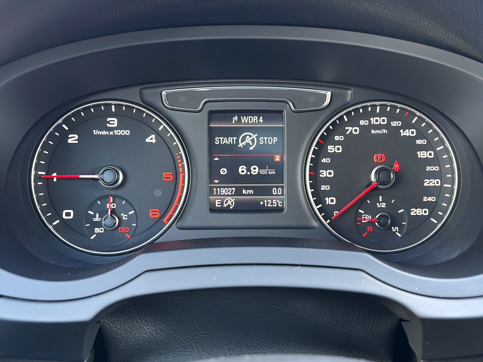 Fahrzeugabbildung Audi Q3 2.0 TDI S LINE SELECTION PANO NAVI KEYLESS