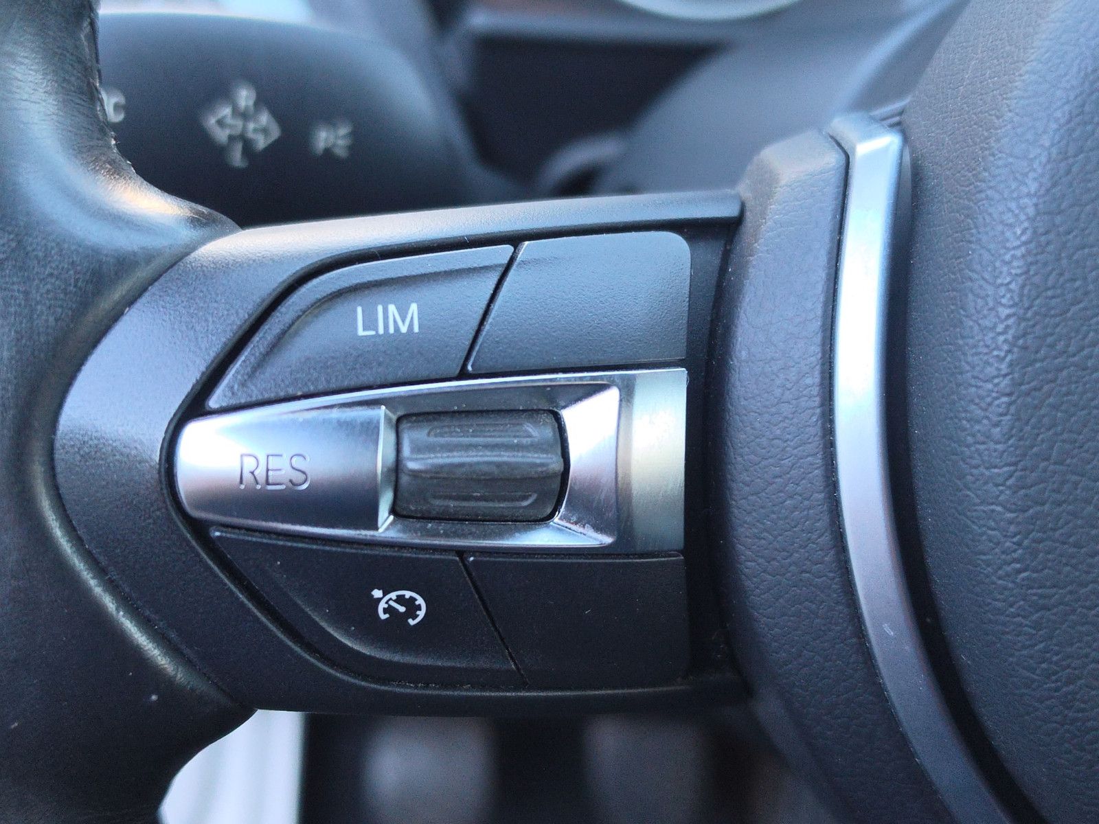 Fahrzeugabbildung BMW 218i Cabrio M Sport LEDER XENON SHZ TEMPOMAT