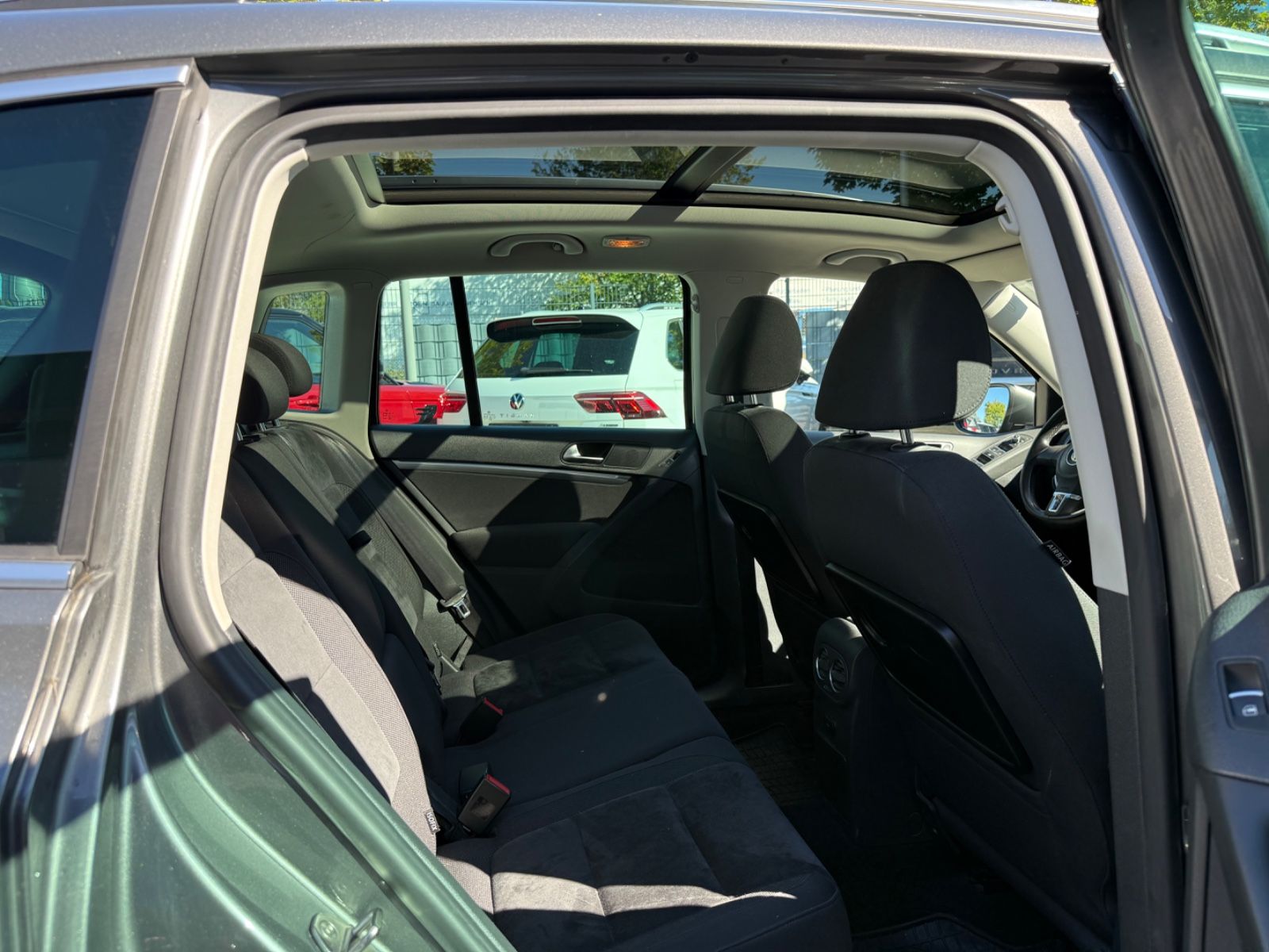 VW Tiguan Tiguan Sport & Style 2.0 TDI 4Motion*Panorama*, Ansicht 13