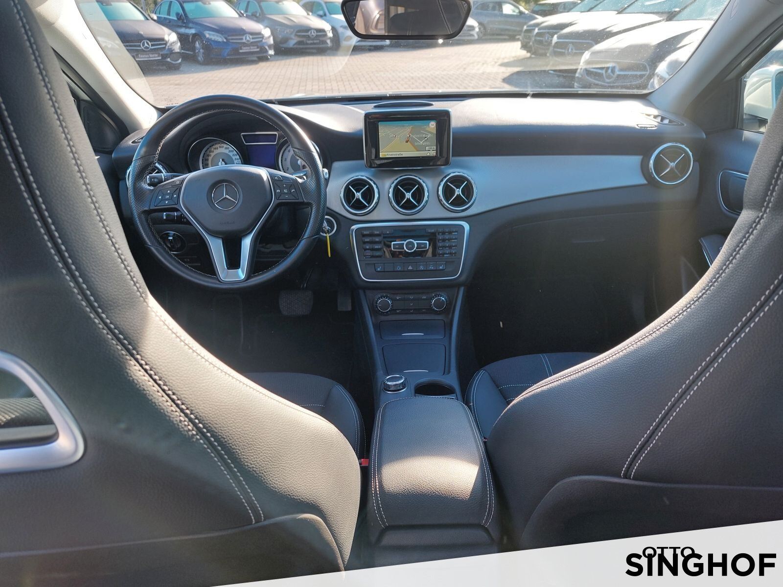 Fahrzeugabbildung Mercedes-Benz GLA 180 Urban +AHK+Pano+Xenon+PDC+Navi+SHZ+Klima