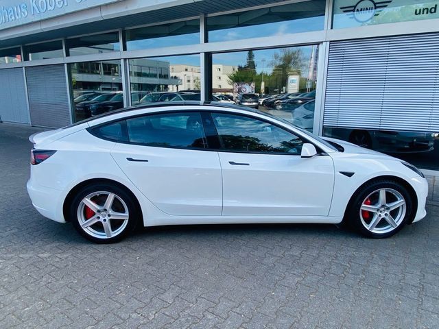 Fahrzeugabbildung Tesla Model 3 PERFORM AWD PANO+NAVI+STDHZ+LED+SHZ+KAM+