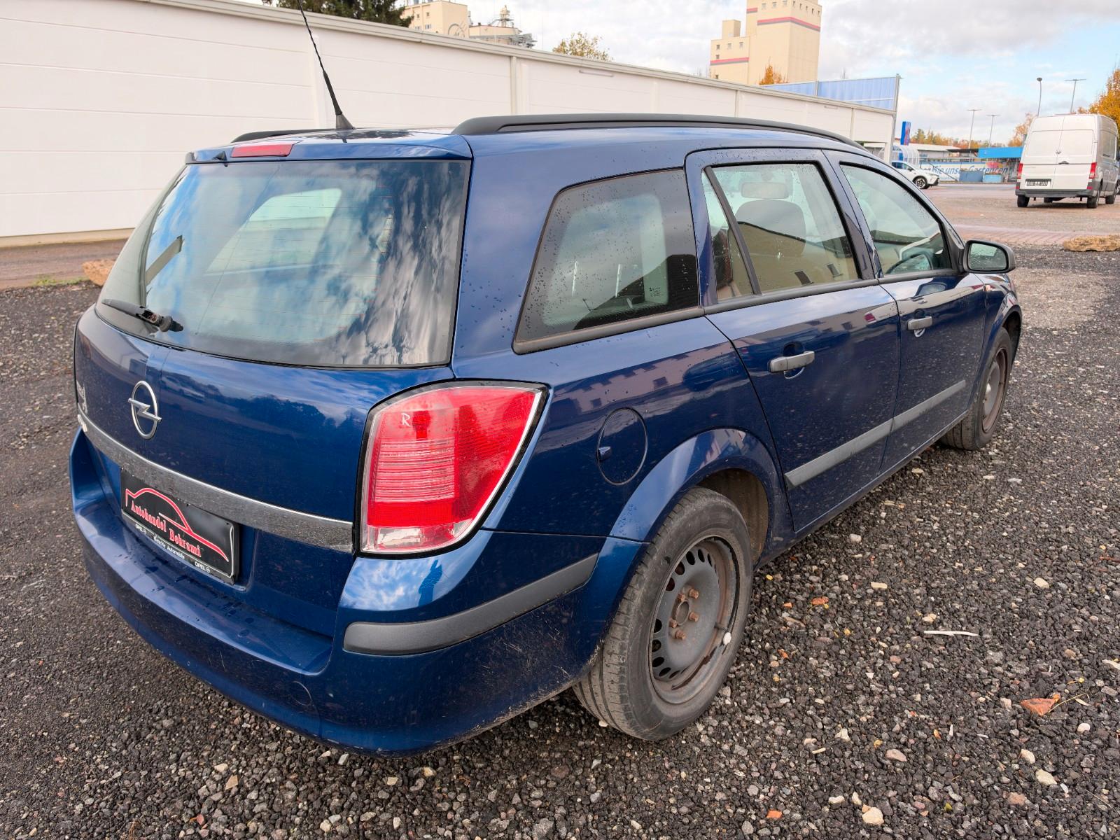 Opel Astra 2004 — rear view