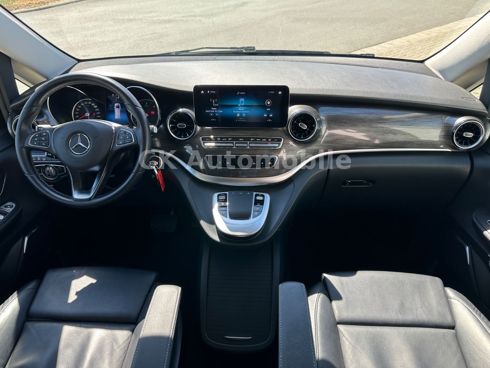 Fahrzeugabbildung Mercedes-Benz V250d AVANTGARDE EDITION 4MATIC lang/7 Sitze