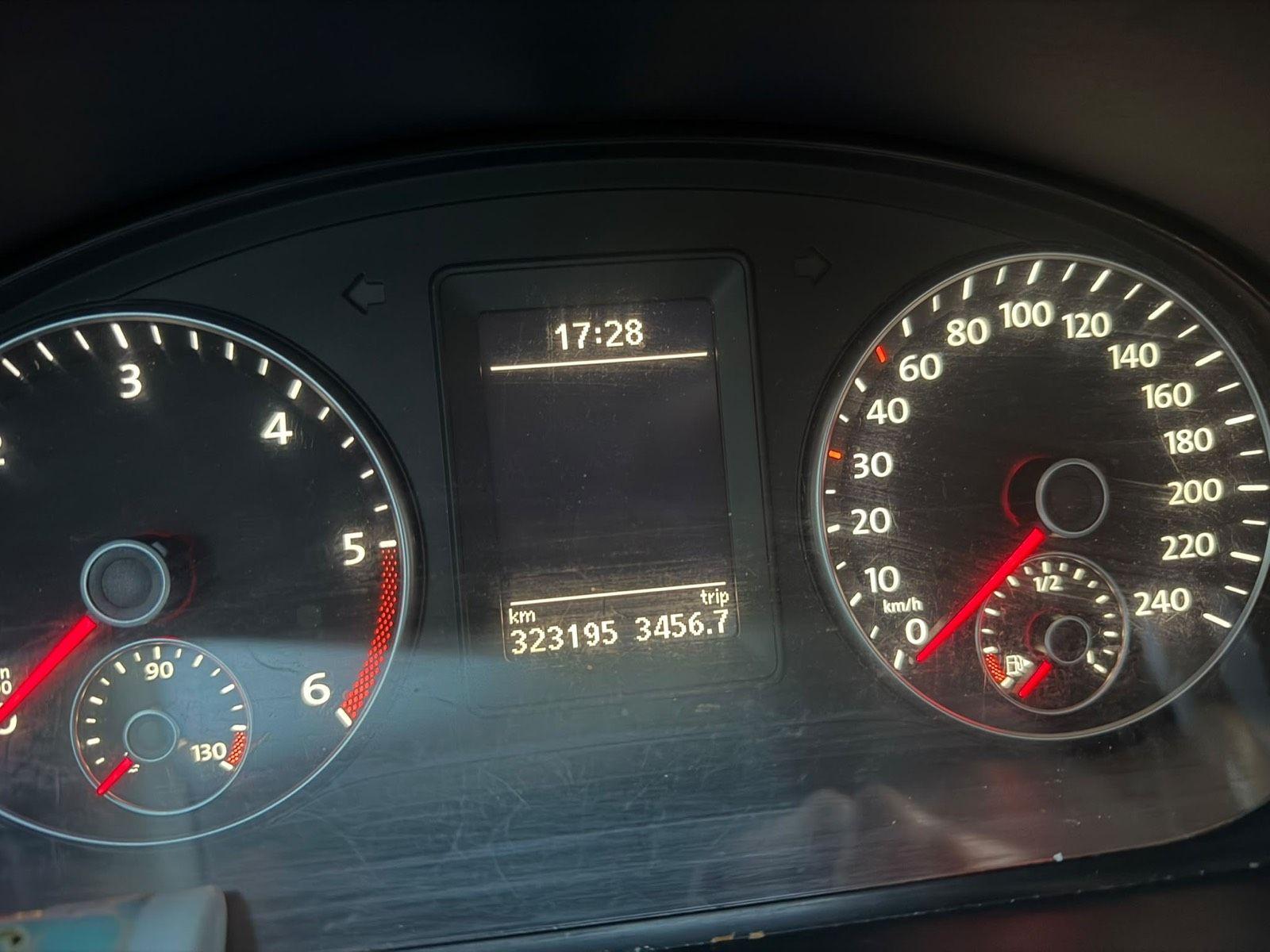 Volkswagen Touran 2012 — photo 6