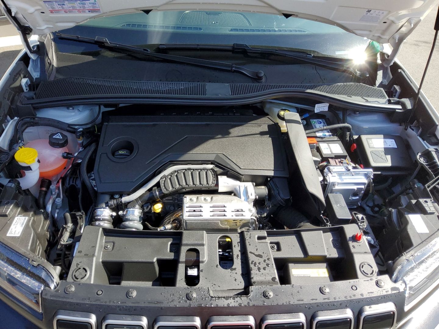 Fahrzeugabbildung Jeep Avenger Altitude Mildhybrid Allwetter, SHZ, Keyl