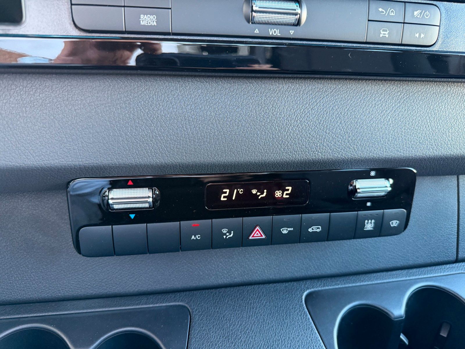 Fahrzeugabbildung Mercedes-Benz Sprinter 515 CDI DoKa 3-Seiten-Kipper