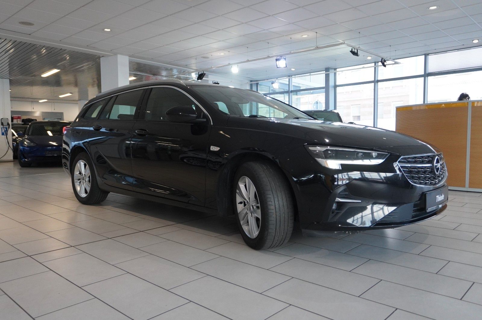 Fahrzeugabbildung Opel Insignia B ST 2.0D ELEGANCE NAVI/HUD/KAMERA/AHK