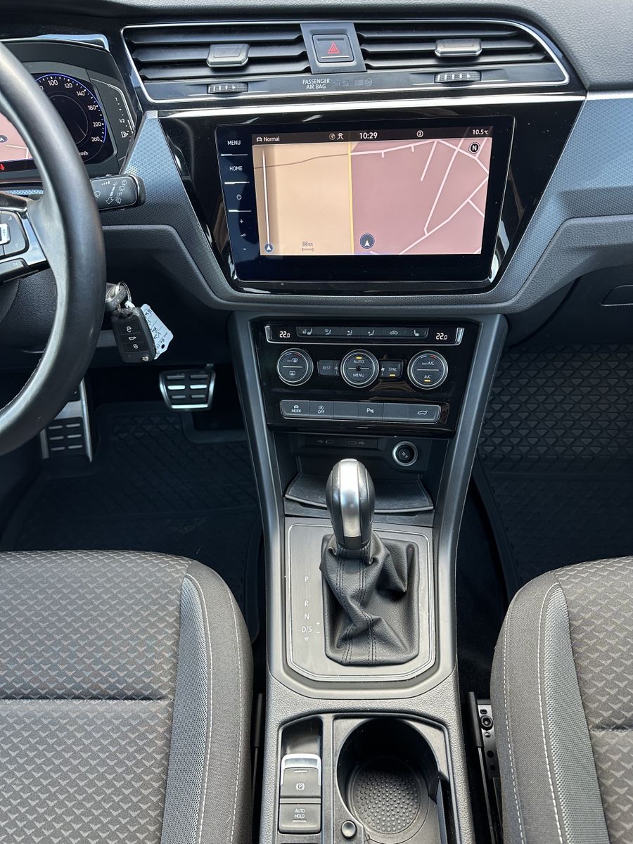 Fahrzeugabbildung Volkswagen Touran 2.0 TDI DSG R-Line NAV+LED+AHK+KAMERA+ACC