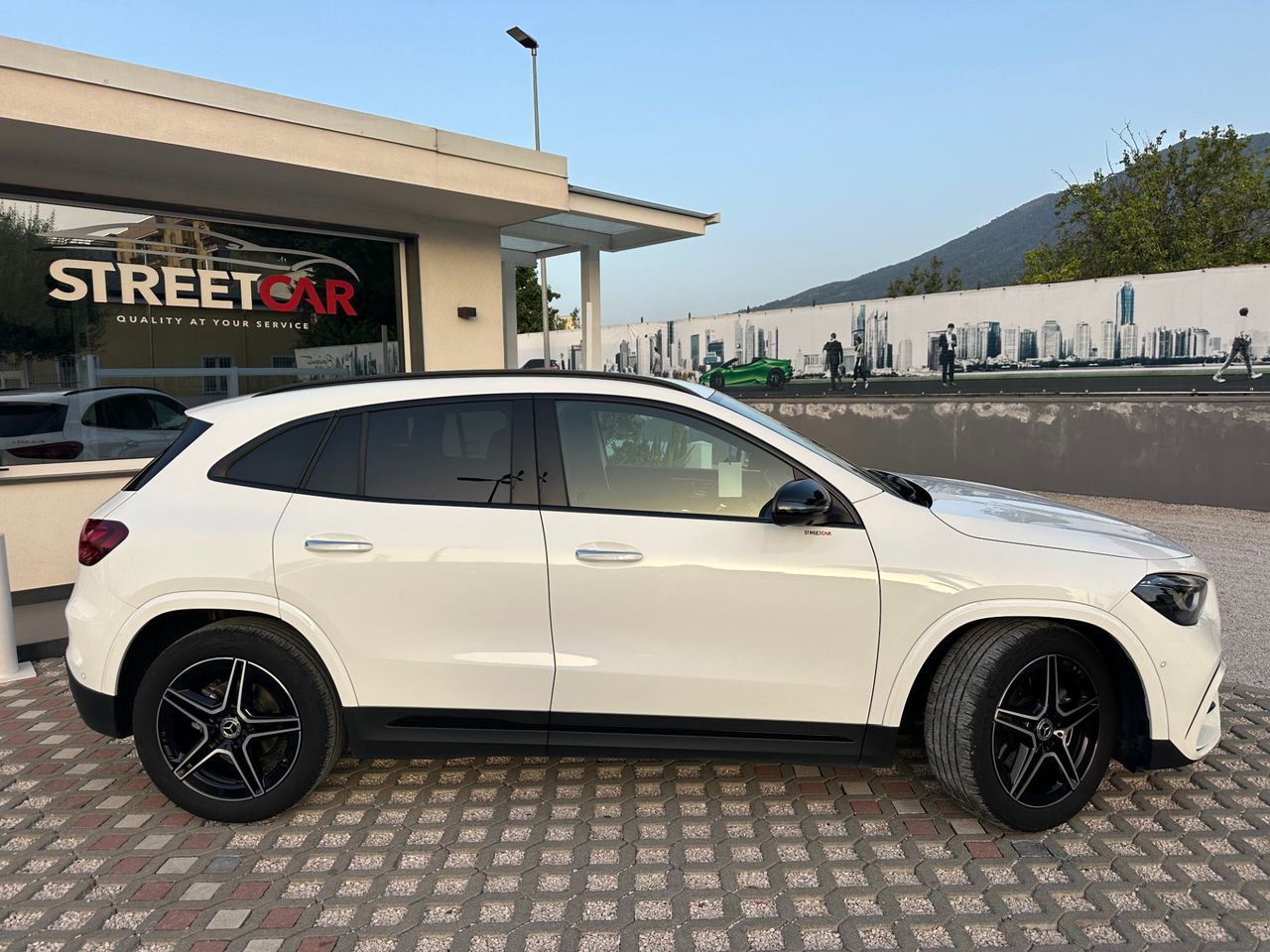 Other Mercedes-Benz GLA 200 d AMG Line Premium Plus au imagem 3