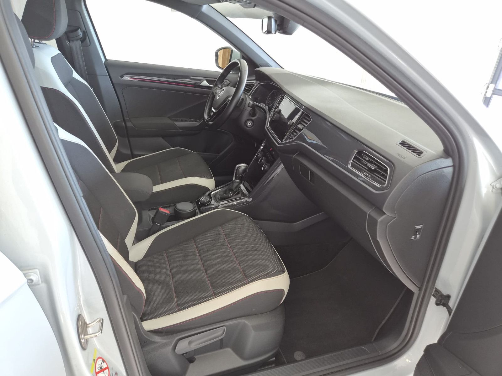 Fahrzeugabbildung Volkswagen T-Roc Sport 4Motion / LED / SCHECKHEFT