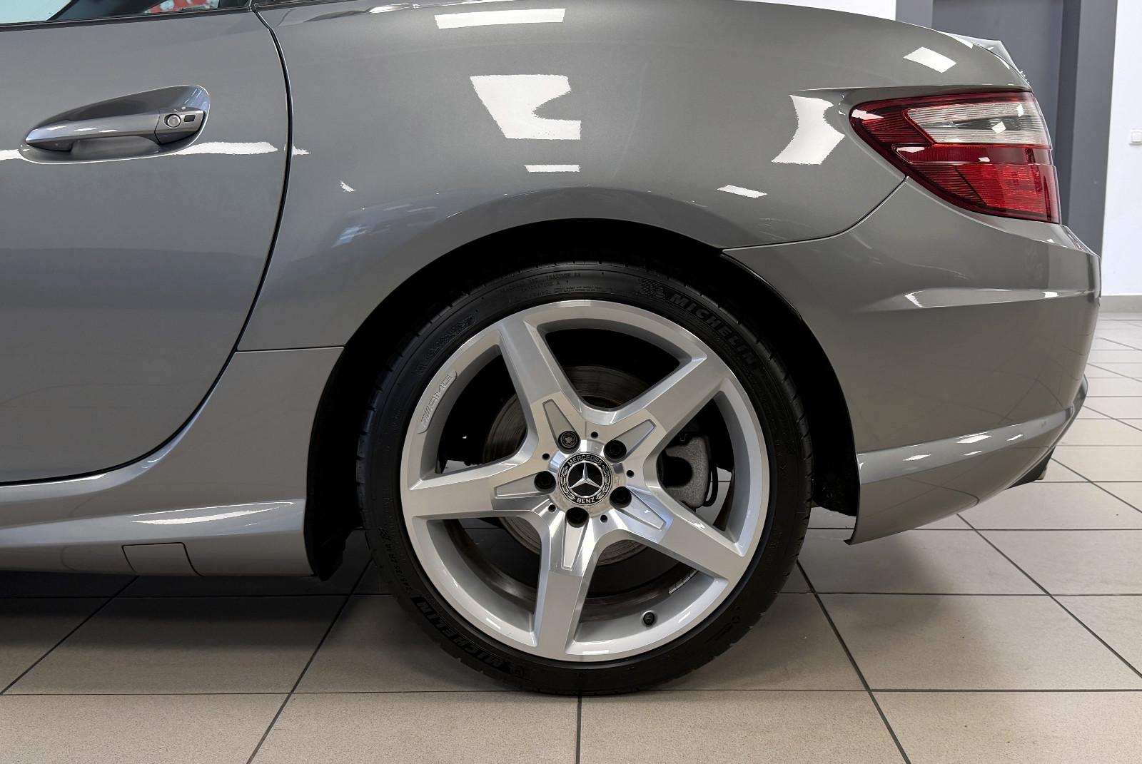 Mercedes-Benz SLK 250 CDI BE Roadster *AMG*Glasdach*AirScarf