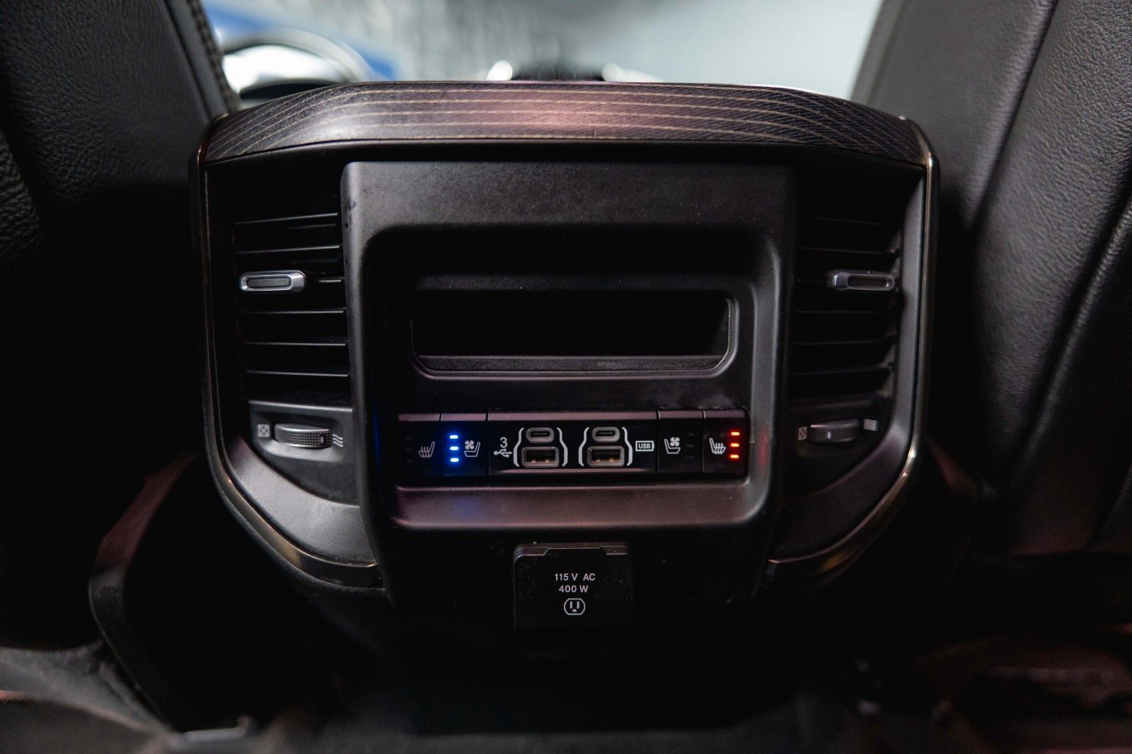 Fahrzeugabbildung Dodge RAM 5.7 V8 HEMI 4x4 LIMITED Night LongBed *ACC*