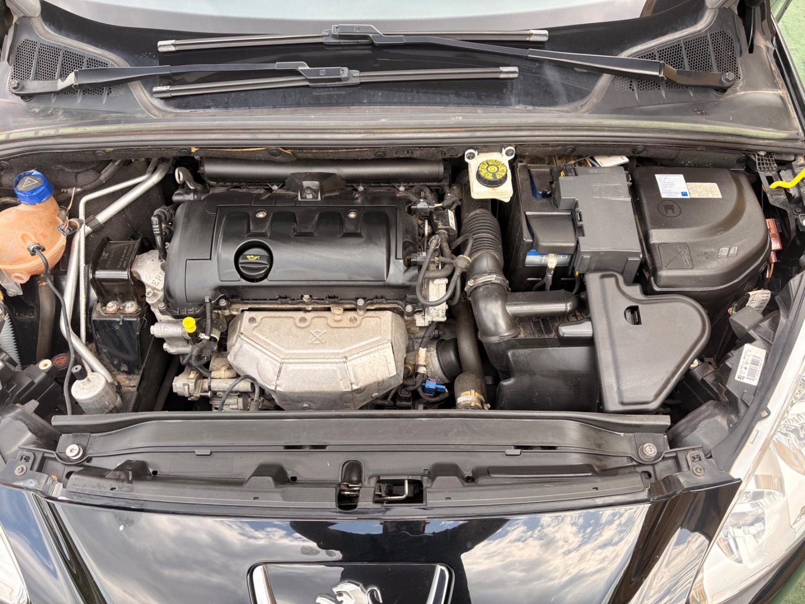 Peugeot 308 2012 — photo 26