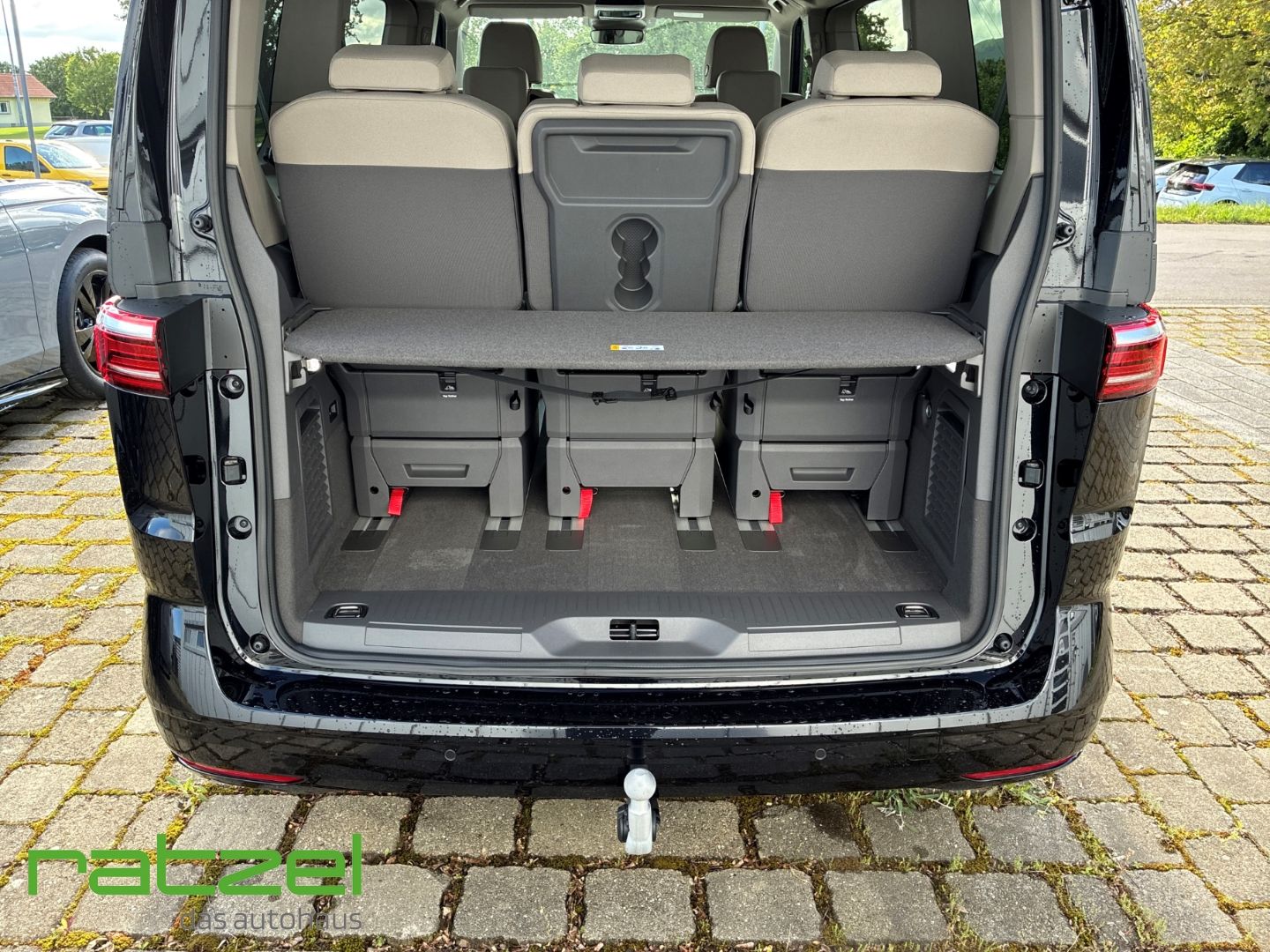 Fahrzeugabbildung Volkswagen T7 Multivan Energy 2.0 TDI 7-SITZER AHK+IQ.LIGHT