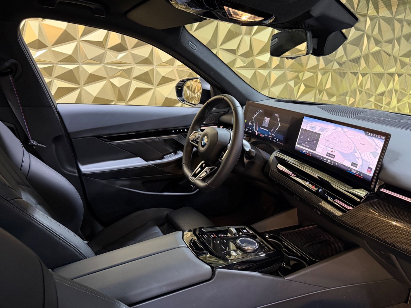 BMW 540d xDrive Lim. M-SPORTPAKET FROZEN-GREY H&K foto 4