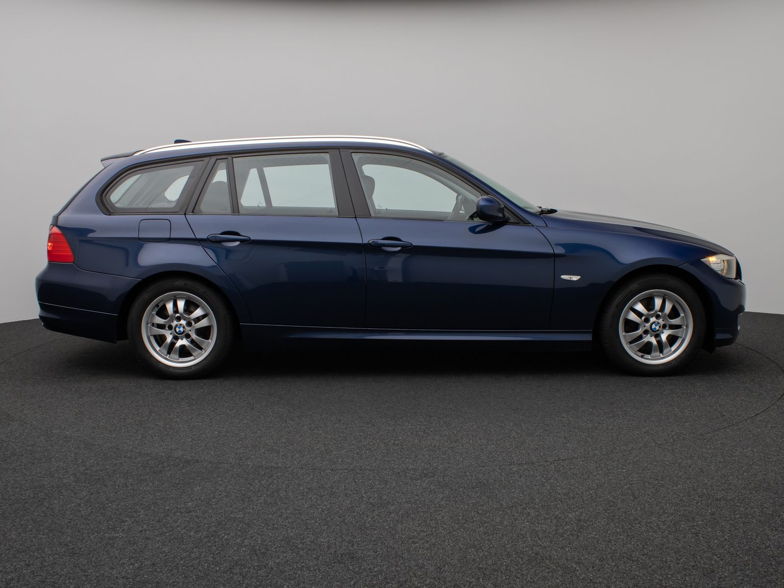 Fahrzeugabbildung BMW 320d PDC Navi Xenon Fernlichtassist Komfort AHK