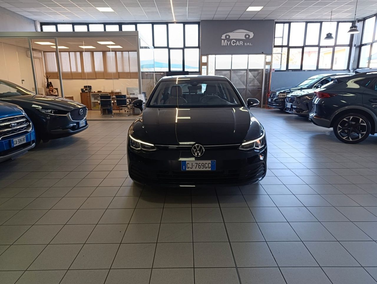Volkswagen Golf Hybrid Benzina Automatica imagem 2