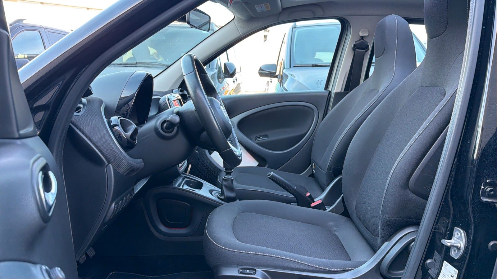 Fahrzeugabbildung Smart ForFour PASSION Tempomat+Klima+Faltdach+SHZ+BT